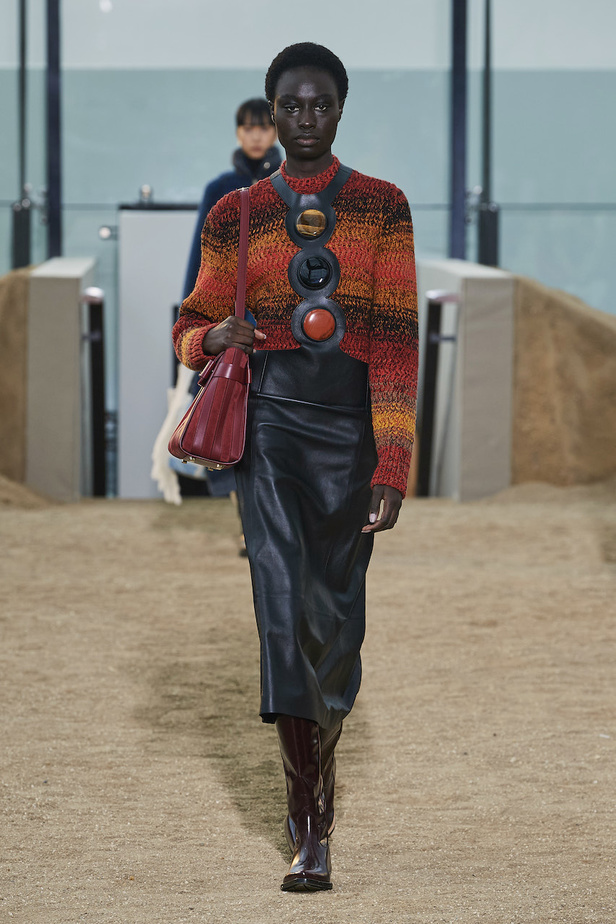 من عرض أزياء Chloe لموسم خريف وشتاء 2022-2023 