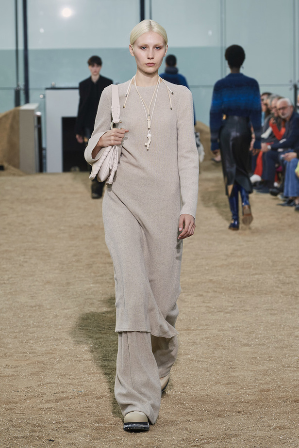 من عرض أزياء Chloe لموسم خريف وشتاء 2022-2023 