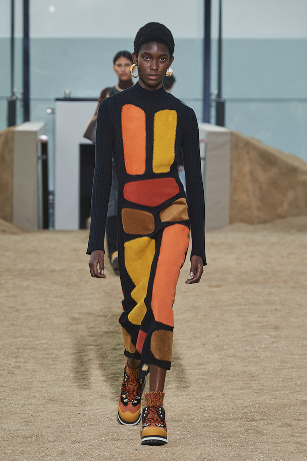 من عرض أزياء Chloe لموسم خريف وشتاء 2022-2023 