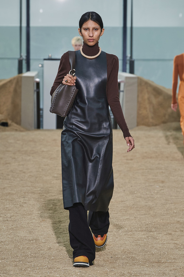 من عرض أزياء Chloe لموسم خريف وشتاء 2022-2023 