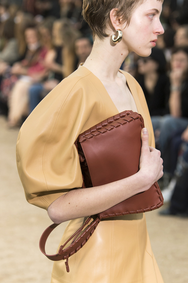 عرض أزياء Chloe لموسم خريف وشتاء 2022-2023 