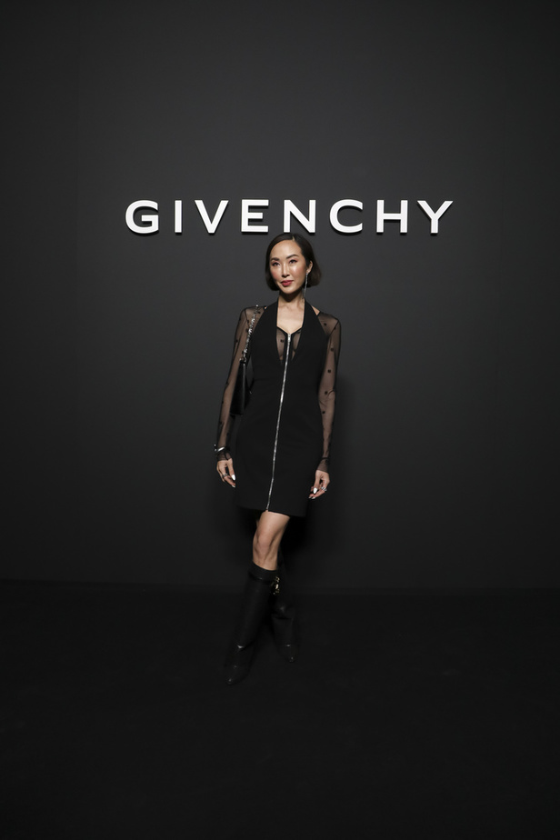 لمسات الكشكش واللؤلؤ تزيّن مجموعة أزياء Givenchy لخريف وشتاء 2022