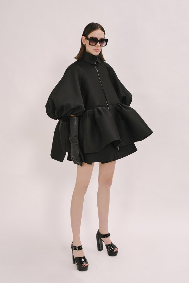 عرض أزياء مجموعة  Dice Kayek لموسم خريف وشتاء 2022 في باريس