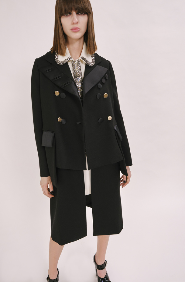 عرض أزياء مجموعة  Dice Kayek لموسم خريف وشتاء 2022 في باريس