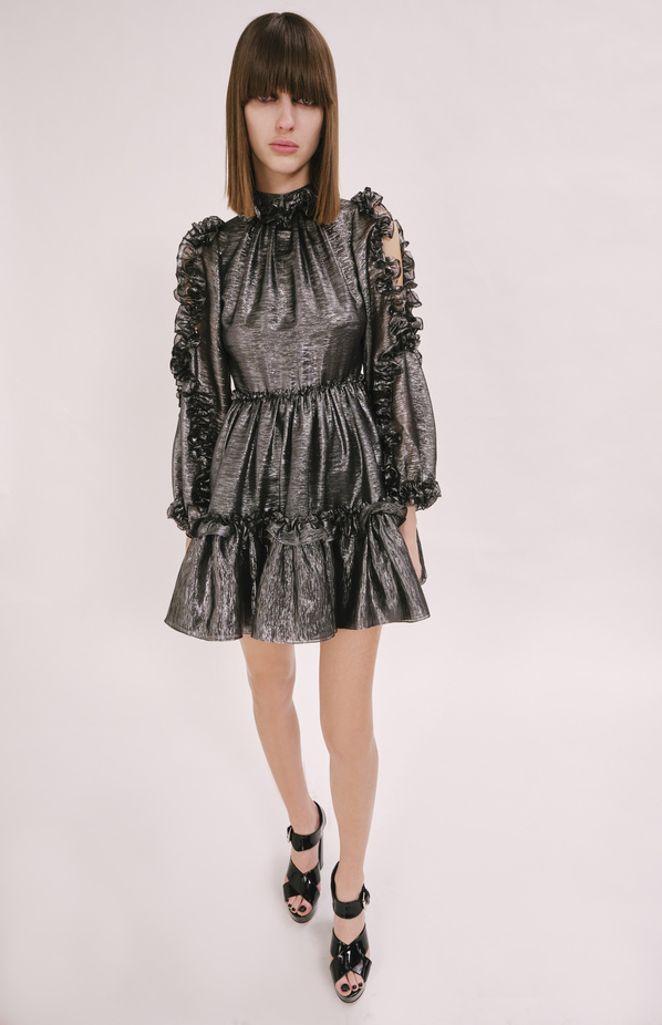 عرض أزياء مجموعة  Dice Kayek لموسم خريف وشتاء 2022 في باريس