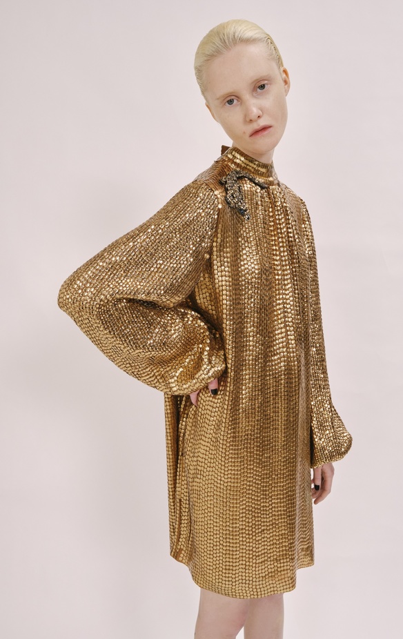 عرض أزياء مجموعة  Dice Kayek لموسم خريف وشتاء 2022 في باريس