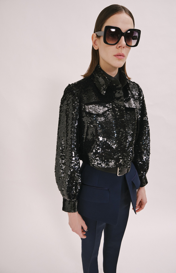 عرض أزياء مجموعة  Dice Kayek لموسم خريف وشتاء 2022 في باريس