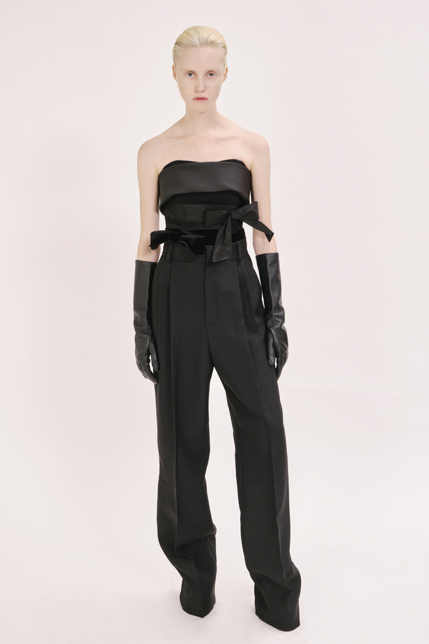 عرض أزياء مجموعة  Dice Kayek لموسم خريف وشتاء 2022 في باريس