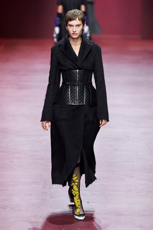 مجموعة Dior تجمع بين التقنيات العالية والتصاميم المميّزة بنظرة أنثوية