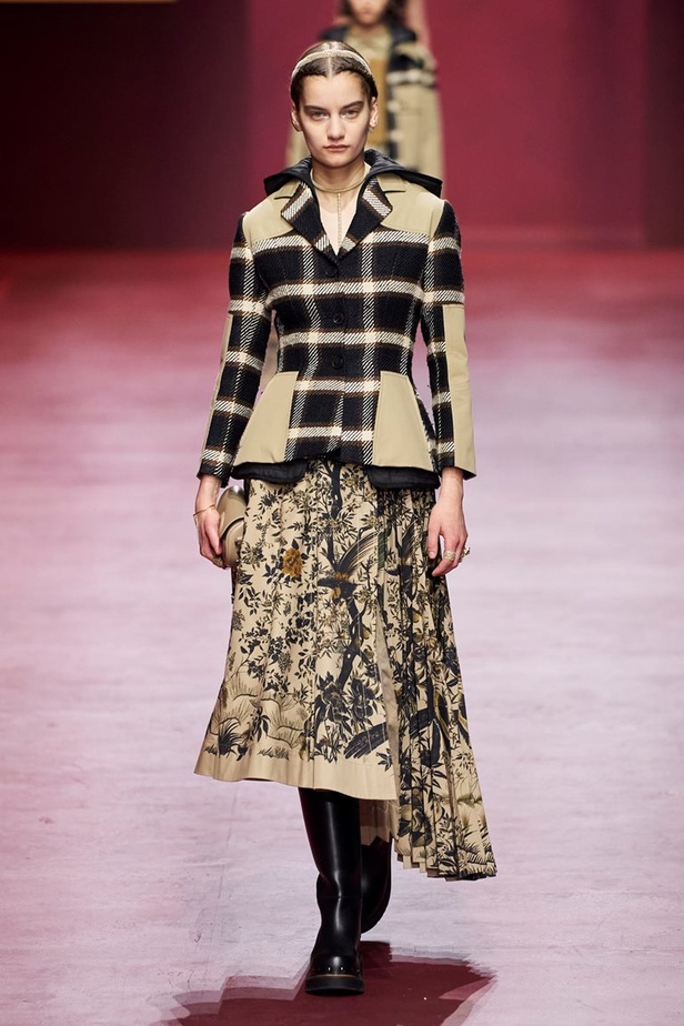 مجموعة Dior تجمع بين التقنيات العالية والتصاميم المميّزة بنظرة أنثوية