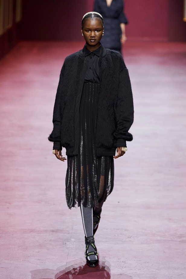 مجموعة Dior تجمع بين التقنيات العالية والتصاميم المميّزة بنظرة أنثوية