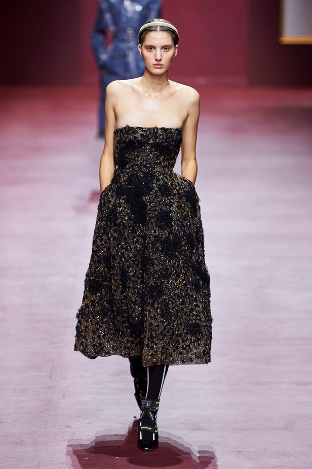 مجموعة Dior تجمع بين التقنيات العالية والتصاميم المميّزة بنظرة أنثوية