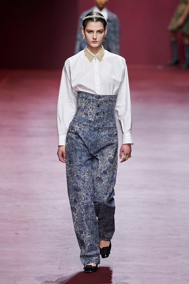 مجموعة Dior تجمع بين التقنيات العالية والتصاميم المميّزة بنظرة أنثوية