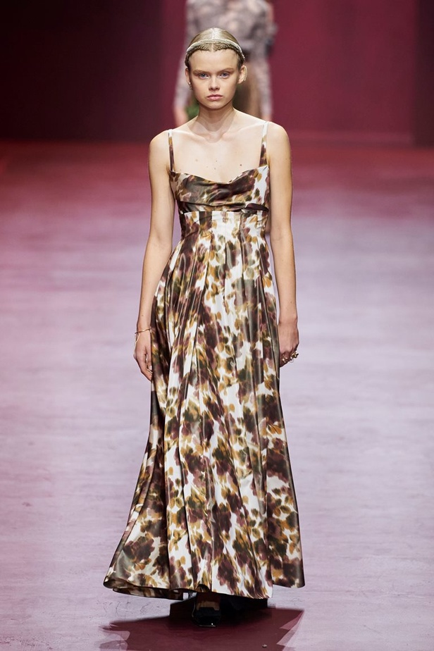 مجموعة Dior تجمع بين التقنيات العالية والتصاميم المميّزة بنظرة أنثوية