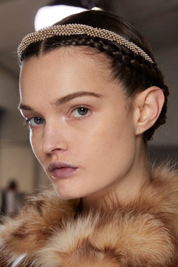 اطلالات جمالية من مجموعة Dior لخريف وشتاء 2022 