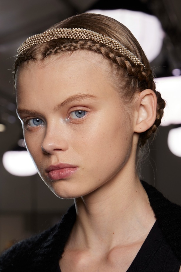 اطلالات جمالية من مجموعة Dior لخريف وشتاء 2022 