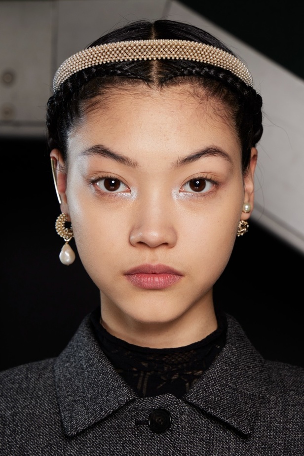 اطلالات جمالية من مجموعة Dior لخريف وشتاء 2022 