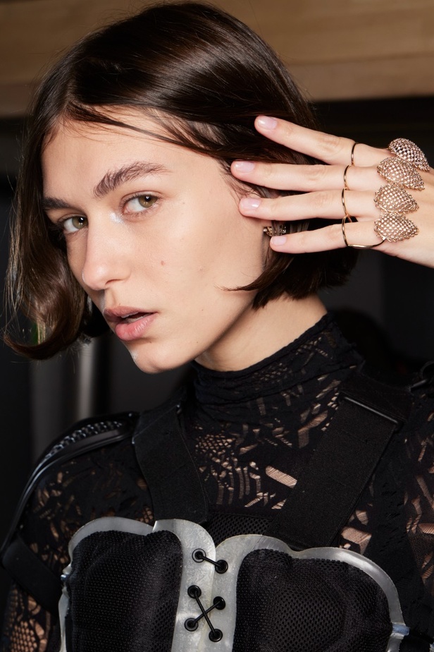 اطلالات جمالية من مجموعة Dior لخريف وشتاء 2022 