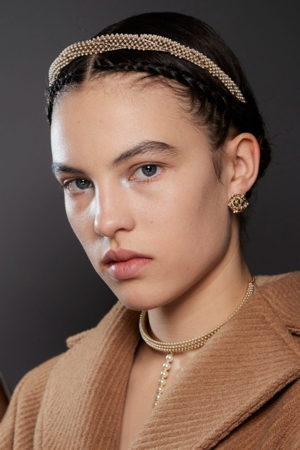 اطلالات جمالية من مجموعة Dior لخريف وشتاء 2022 