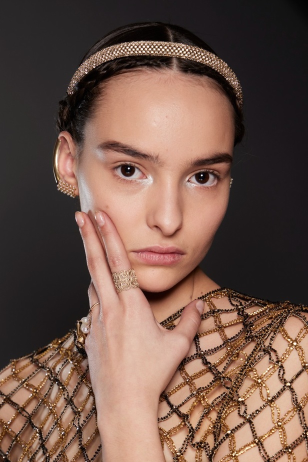 اطلالات جمالية من مجموعة Dior لخريف وشتاء 2022 