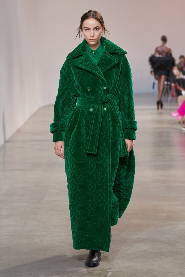 مجموعة إيلي صعب لخريف وشتاء 2022-2023