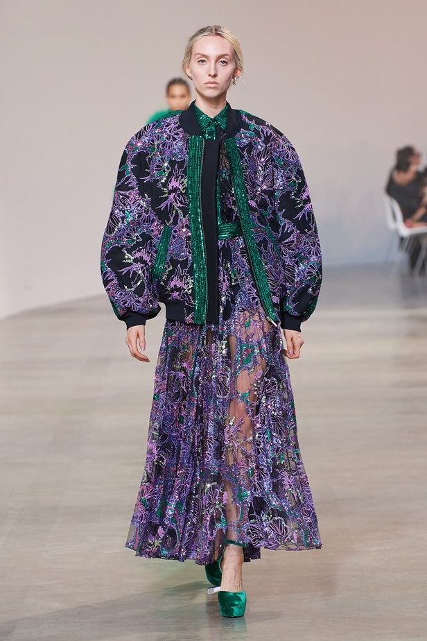 مجموعة إيلي صعب لخريف وشتاء 2022-2023