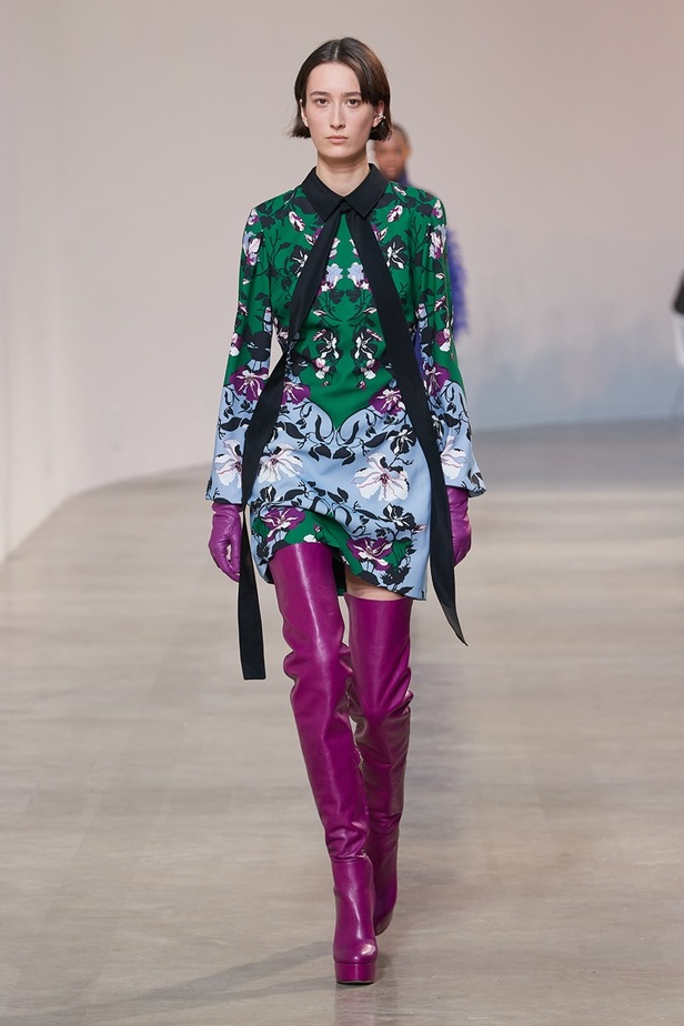 مجموعة إيلي صعب لخريف وشتاء 2022-2023