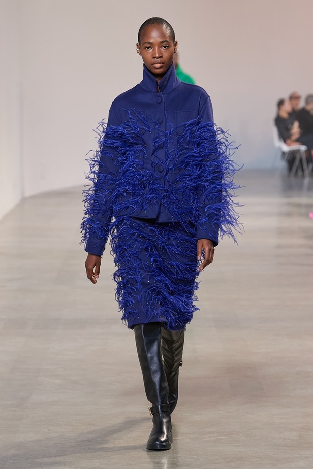 مجموعة إيلي صعب لخريف وشتاء 2022-2023