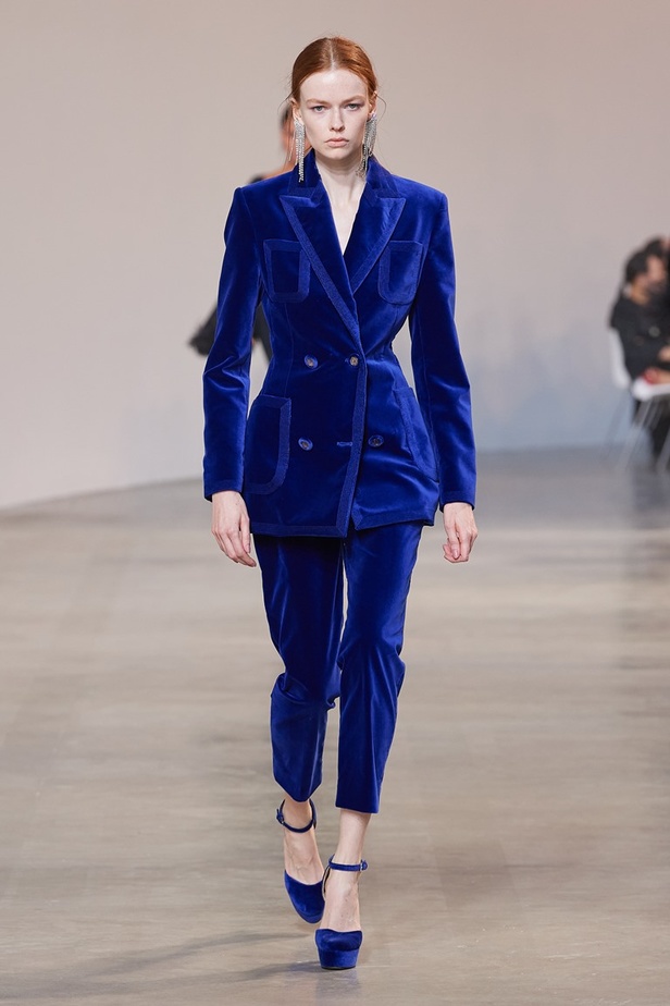 مجموعة إيلي صعب لخريف وشتاء 2022-2023