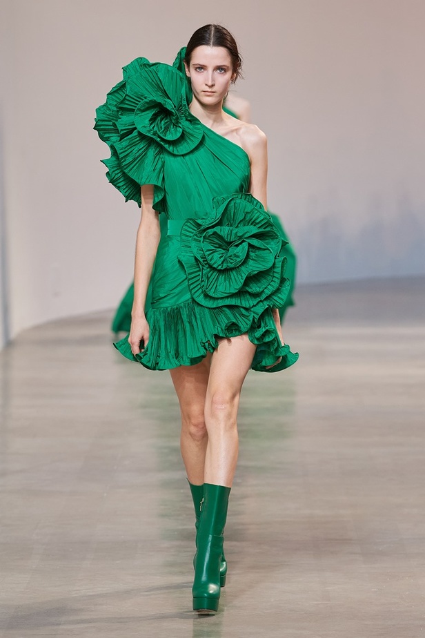 مجموعة إيلي صعب لخريف وشتاء 2022-2023