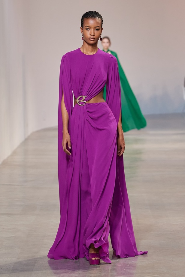 مجموعة إيلي صعب لخريف وشتاء 2022-2023