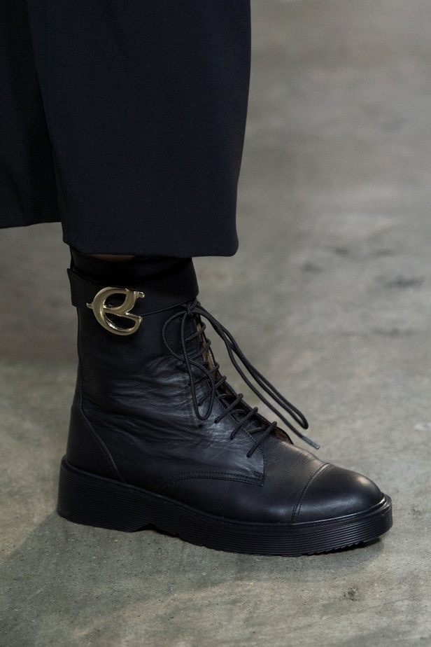 مجموعة إيلي صعب لخريف وشتاء 2022-2023