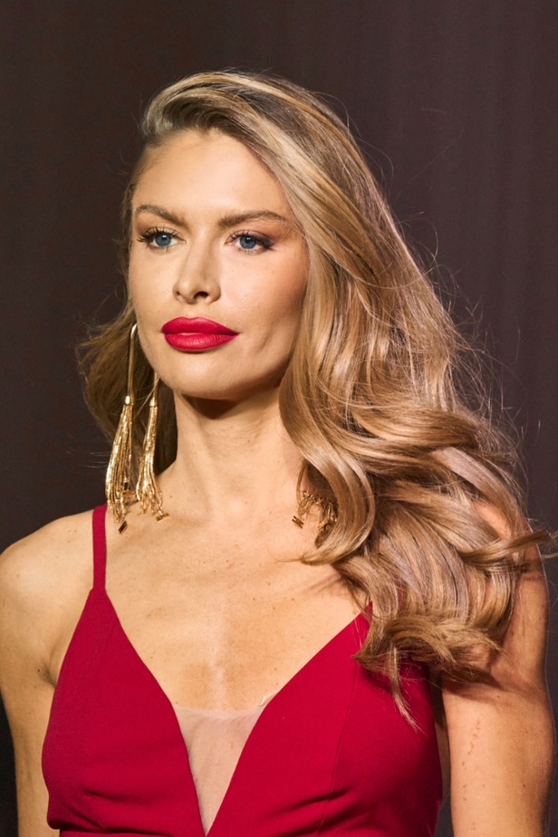 اطلالات جمالية من عرض Elisabetta Franchi للأزياء الجاهزة لخريف 2022