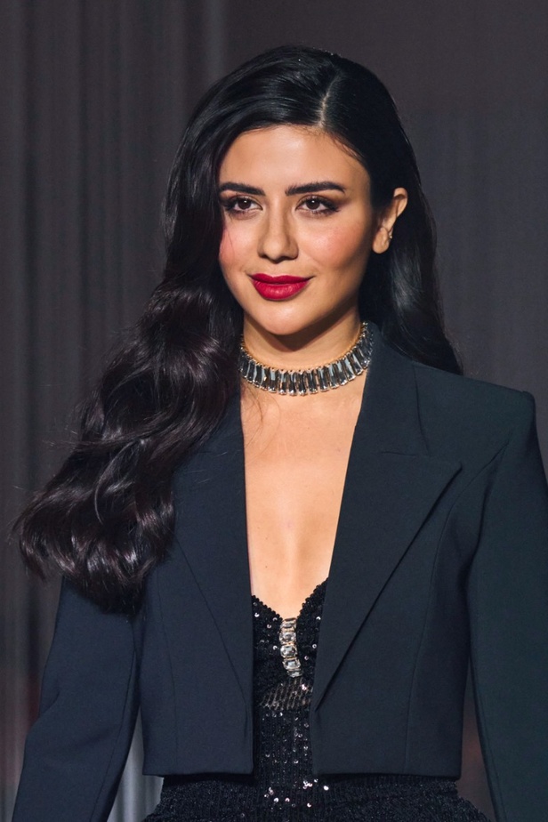 اطلالات جمالية من عرض Elisabetta Franchi للأزياء الجاهزة لخريف 2022