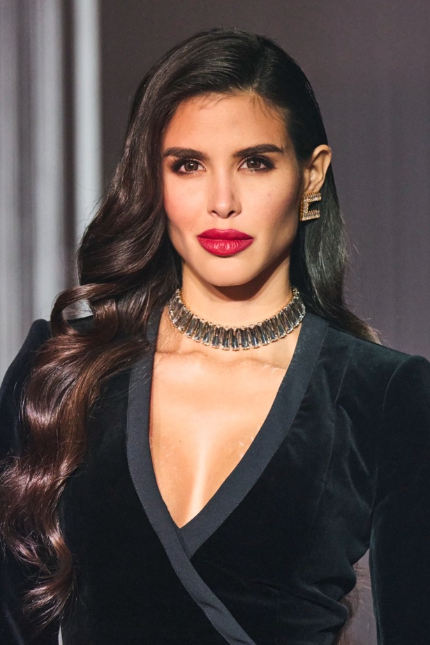 اطلالات جمالية من عرض Elisabetta Franchi للأزياء الجاهزة لخريف 2022