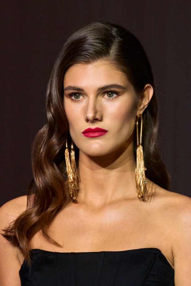 اطلالات جمالية من عرض Elisabetta Franchi للأزياء الجاهزة لخريف 2022