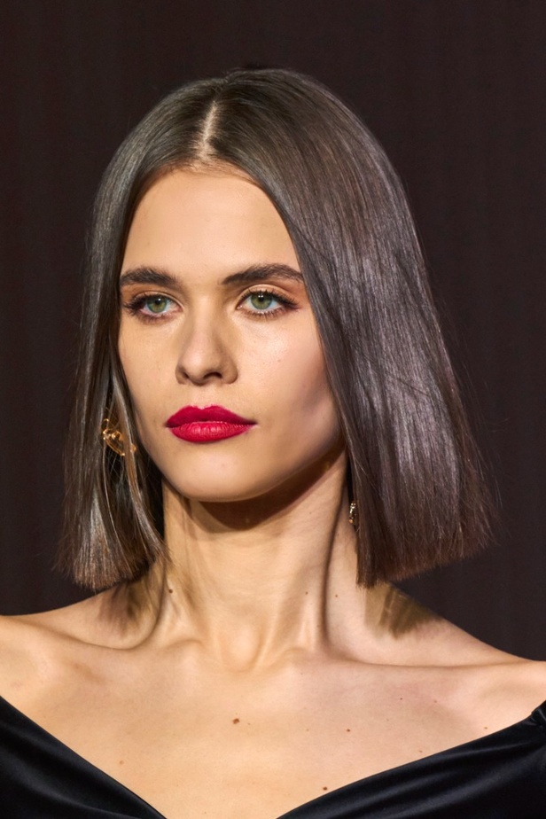 اطلالات جمالية من عرض Elisabetta Franchi للأزياء الجاهزة لخريف 2022