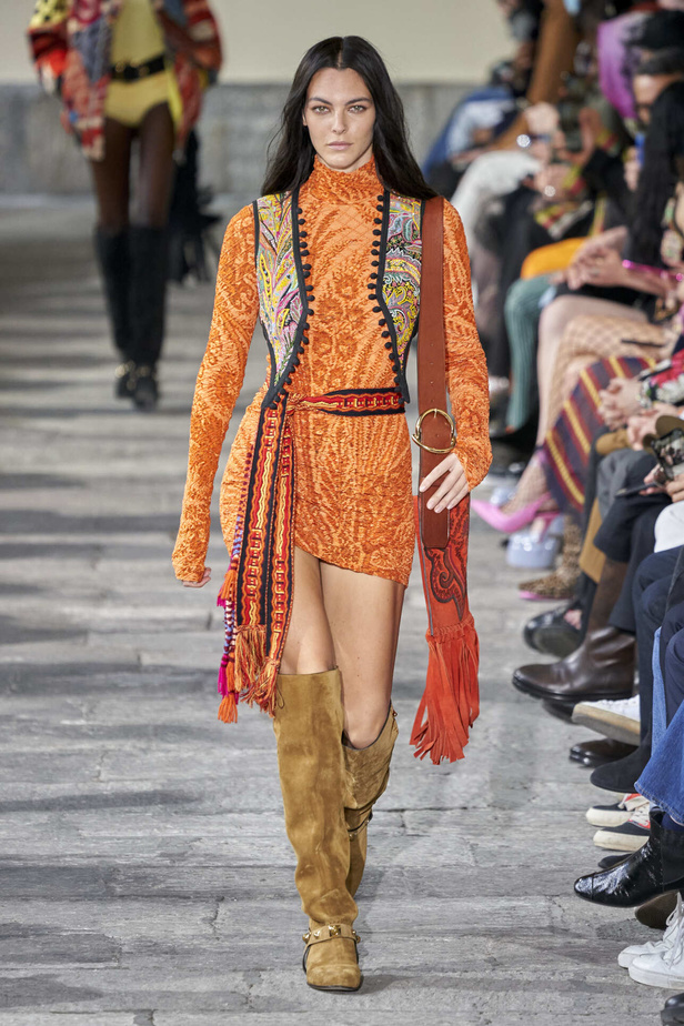 عرض أزياء مجموعة Etro لموسم خريف وشتاء 2022 في ميلانو