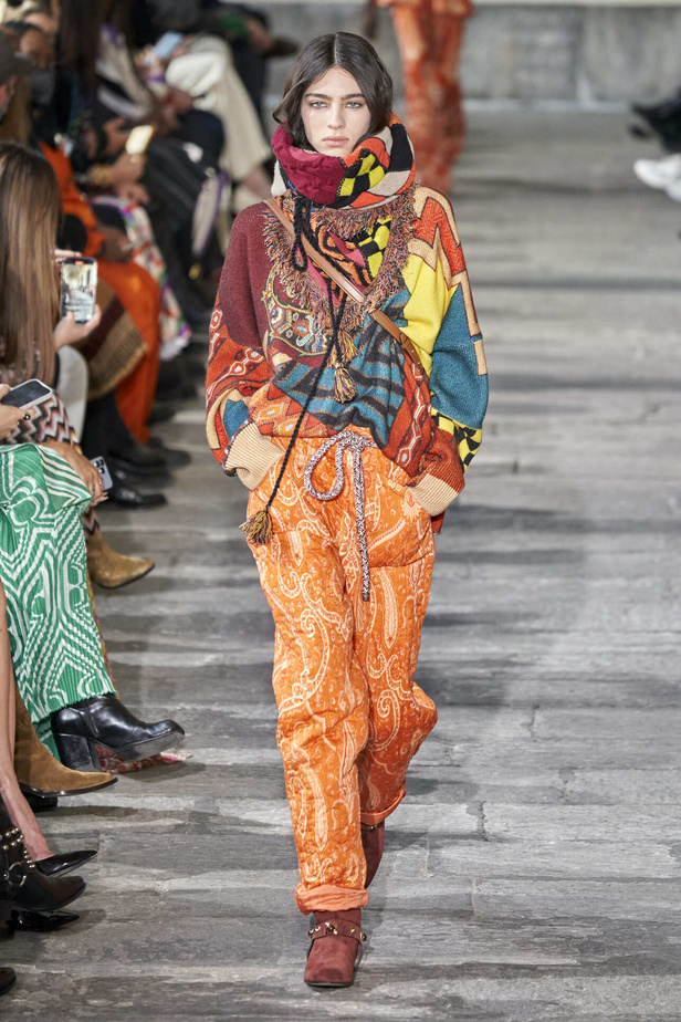 عرض أزياء مجموعة Etro لموسم خريف وشتاء 2022 في ميلانو