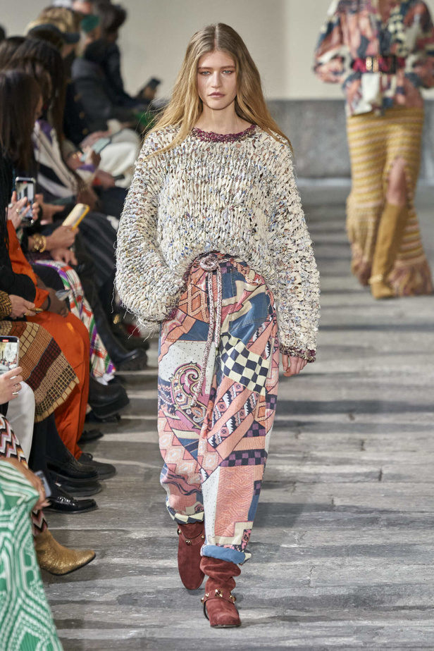 عرض أزياء مجموعة Etro لموسم خريف وشتاء 2022 في ميلانو