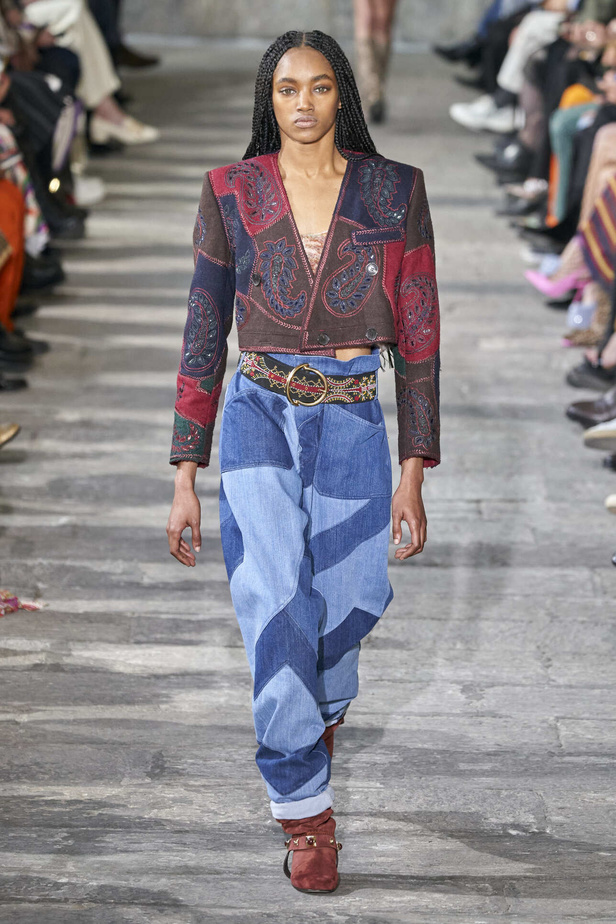 عرض أزياء مجموعة Etro لموسم خريف وشتاء 2022 في ميلانو