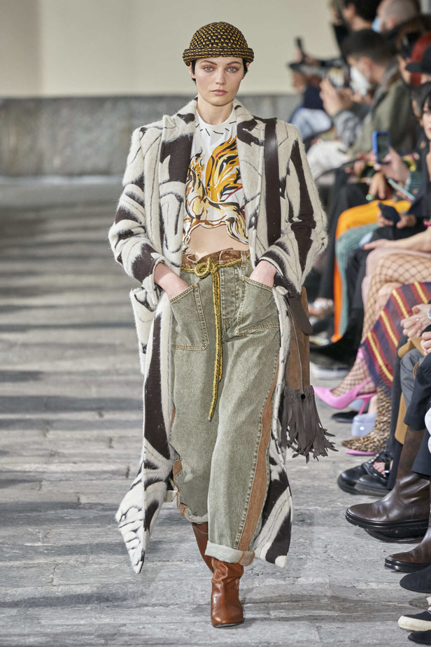 عرض أزياء مجموعة Etro لموسم خريف وشتاء 2022 في ميلانو