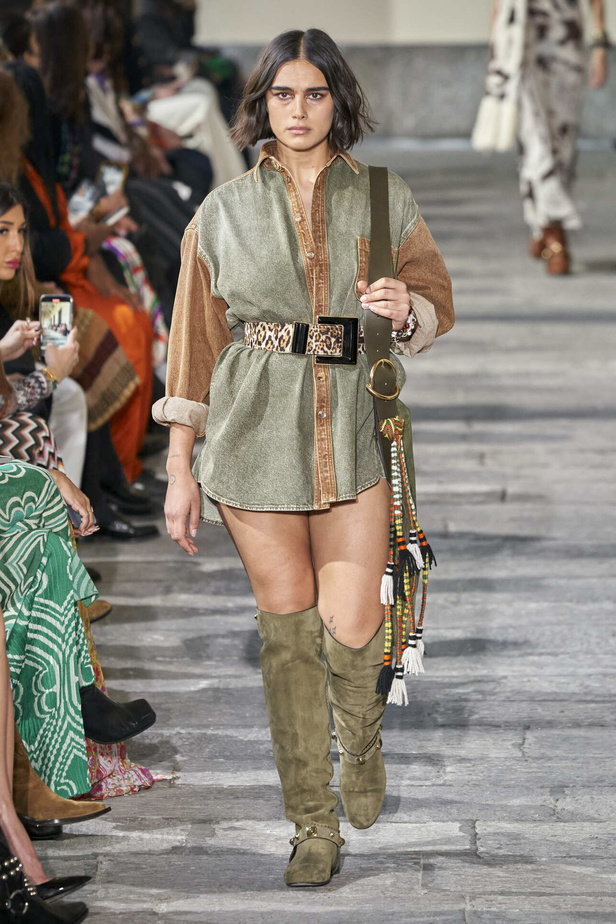 عرض أزياء مجموعة Etro لموسم خريف وشتاء 2022 في ميلانو