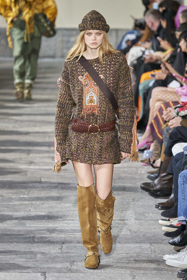 عرض أزياء مجموعة Etro لموسم خريف وشتاء 2022 في ميلانو