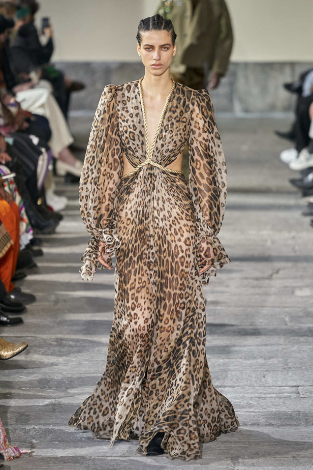 عرض أزياء مجموعة Etro لموسم خريف وشتاء 2022 في ميلانو