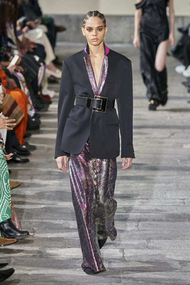 عرض أزياء مجموعة Etro لموسم خريف وشتاء 2022 في ميلانو