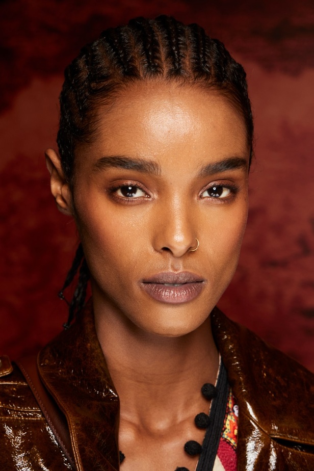 اطلالات جمالية من عرض أزياء Etro لموسم خريف 2022