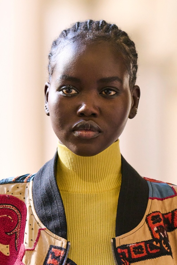 اطلالات جمالية من عرض أزياء Etro لموسم خريف 2022