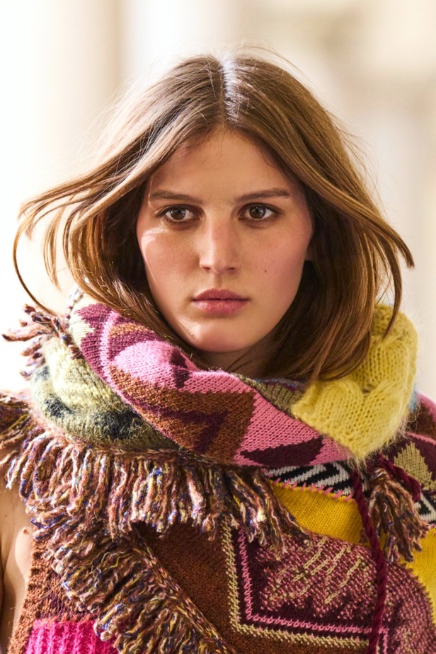 اطلالات جمالية من عرض أزياء Etro لموسم خريف 2022