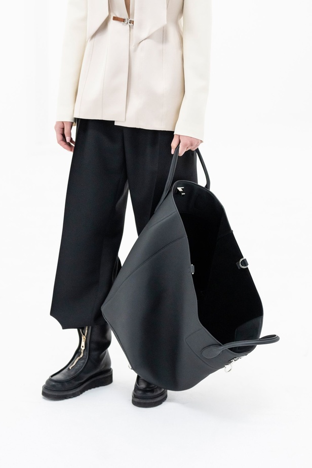  الأزياء العملية هي بطلة مجموعة أزياء Salvatore Ferragamo لخريف 2022